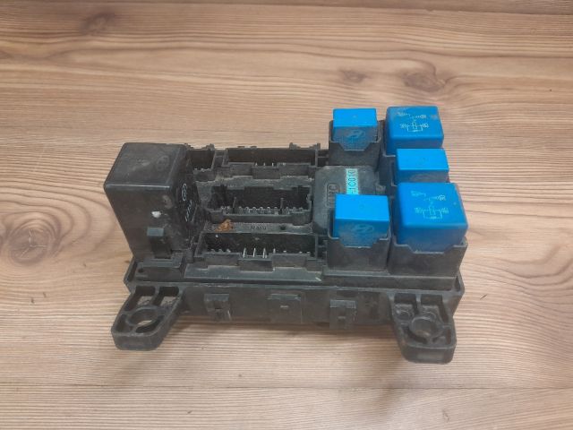 bontott HYUNDAI GETZ Biztosítéktábla Utastér