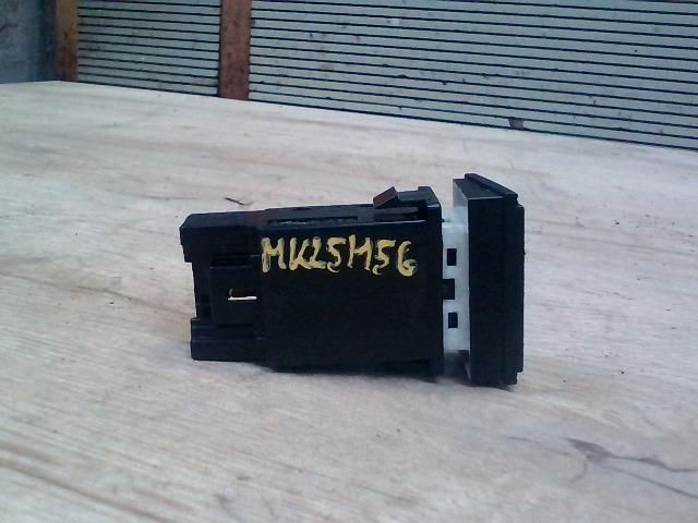 bontott HYUNDAI GETZ Hátsó Ködzárófény Kapcsoló