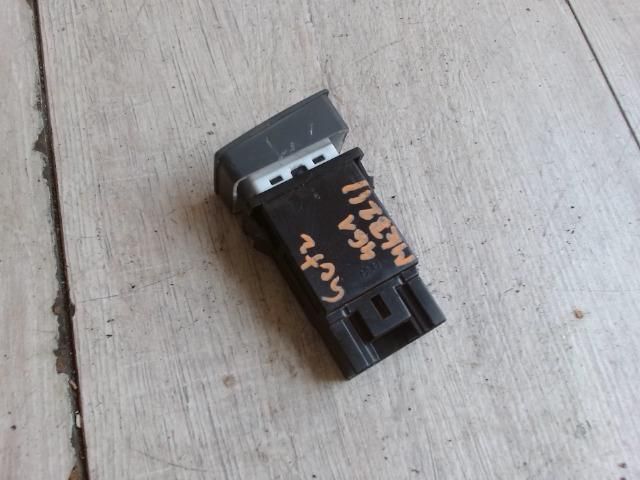 bontott HYUNDAI GETZ Hátsó Ködzárófény Kapcsoló