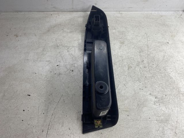 bontott HYUNDAI GETZ Jobb első Ablakemelő Kapcsoló