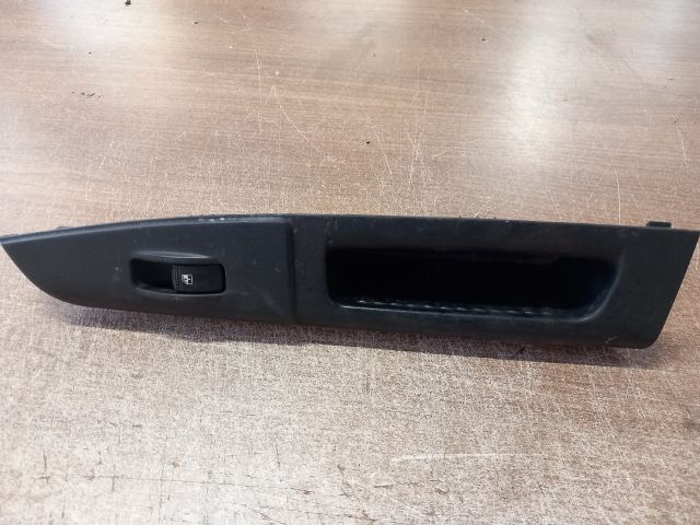 bontott HYUNDAI GETZ Jobb első Ablakemelő Kapcsoló