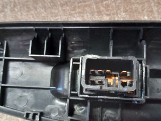 bontott HYUNDAI GETZ Jobb első Ablakemelő Kapcsoló