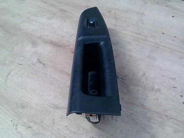 bontott HYUNDAI GETZ Jobb első Ablakemelő Kapcsoló