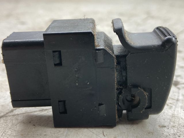 bontott HYUNDAI GETZ Jobb első Ablakemelő Kapcsoló