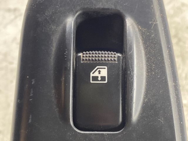 bontott HYUNDAI GETZ Jobb első Ablakemelő Kapcsoló