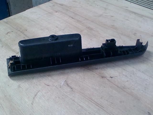 bontott HYUNDAI GETZ Jobb első Ablakemelő Kapcsoló