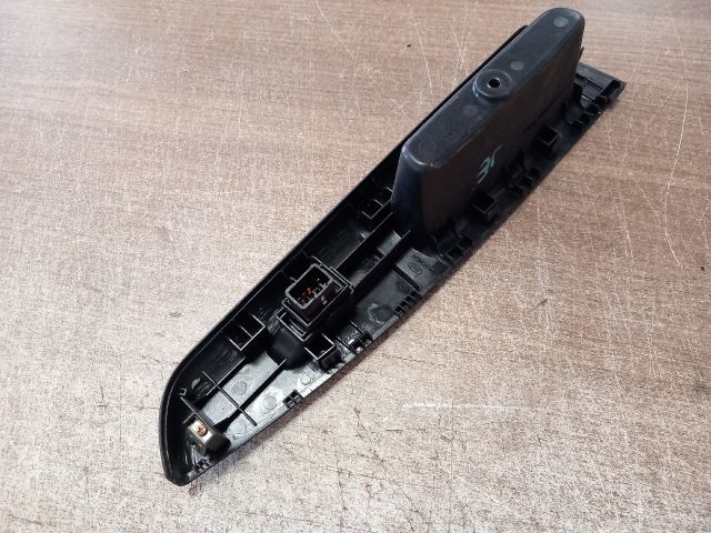 bontott HYUNDAI GETZ Jobb első Ablakemelő Kapcsoló