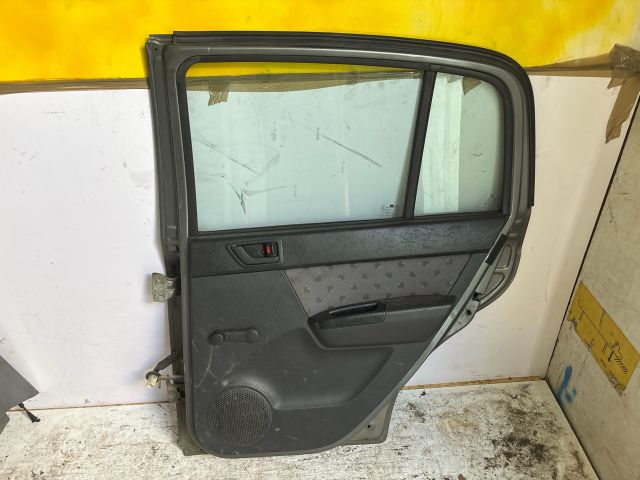 bontott HYUNDAI GETZ Jobb hátsó Ajtó (Részeivel)