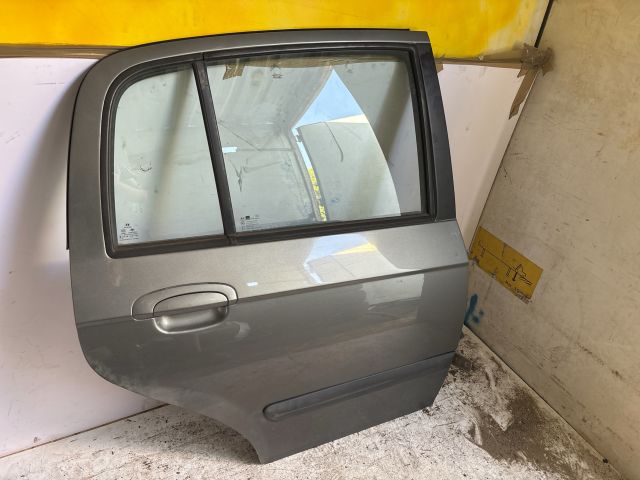 bontott HYUNDAI GETZ Jobb hátsó Ajtó (Részeivel)