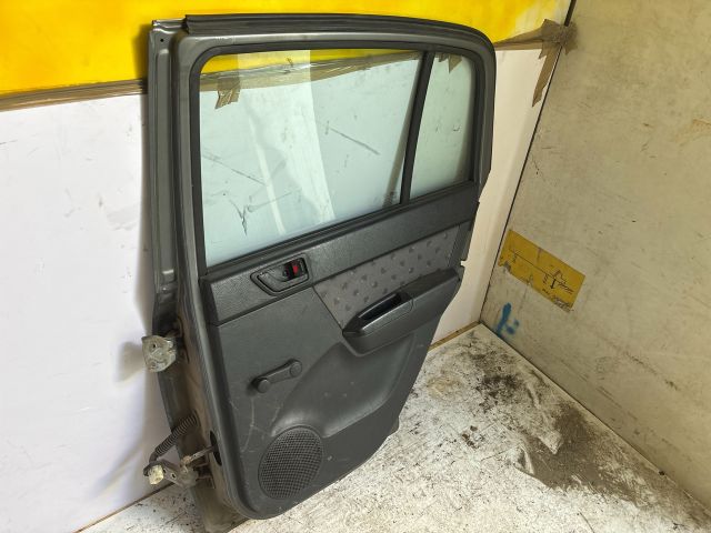 bontott HYUNDAI GETZ Jobb hátsó Ajtó (Részeivel)