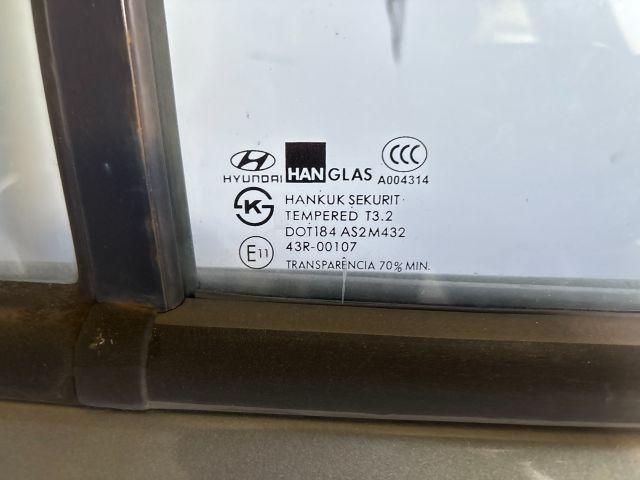 bontott HYUNDAI GETZ Jobb hátsó Ajtó (Részeivel)