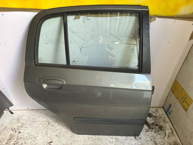 bontott HYUNDAI GETZ Jobb hátsó Ajtó (Részeivel)