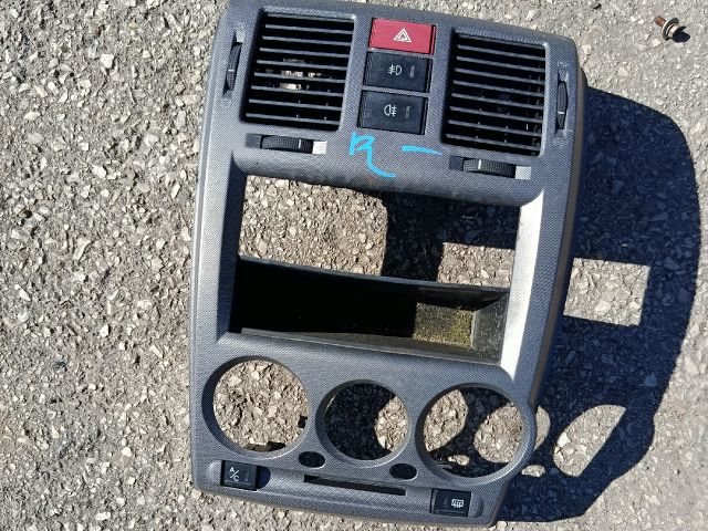 bontott HYUNDAI GETZ Középkonzol Keret