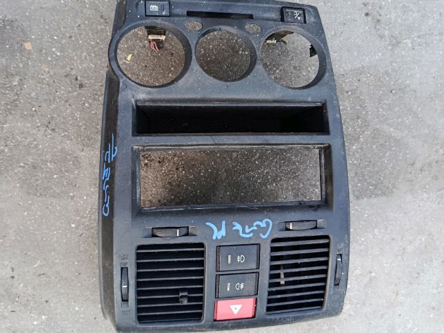 bontott HYUNDAI GETZ Középkonzol Keret