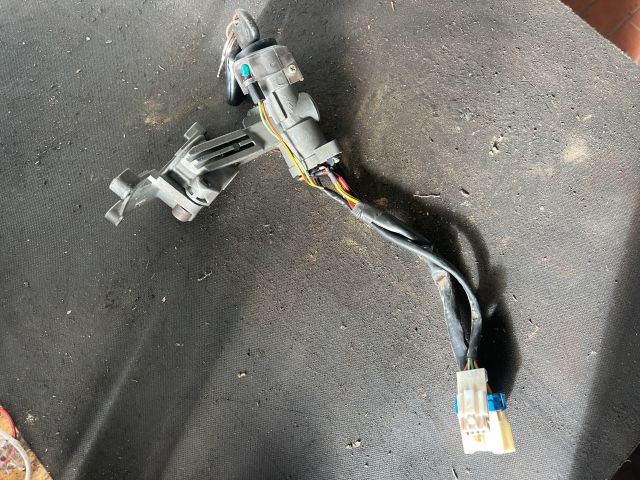 bontott HYUNDAI H-1 Gyújtáskapcsoló