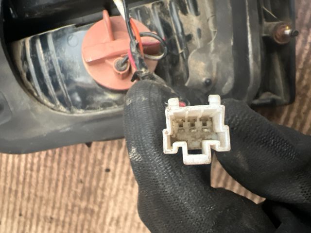 bontott HYUNDAI H-1 Bal Belső Hátsó Lámpa