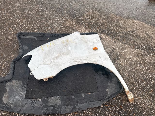 bontott HYUNDAI H-1 Bal első Sárvédő