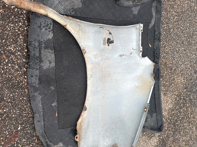 bontott HYUNDAI H-1 Bal első Sárvédő