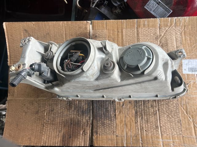 bontott HYUNDAI H-1 Bal Fényszóró