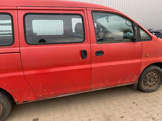 bontott HYUNDAI H-1 Első Lökhárító (Részeivel)