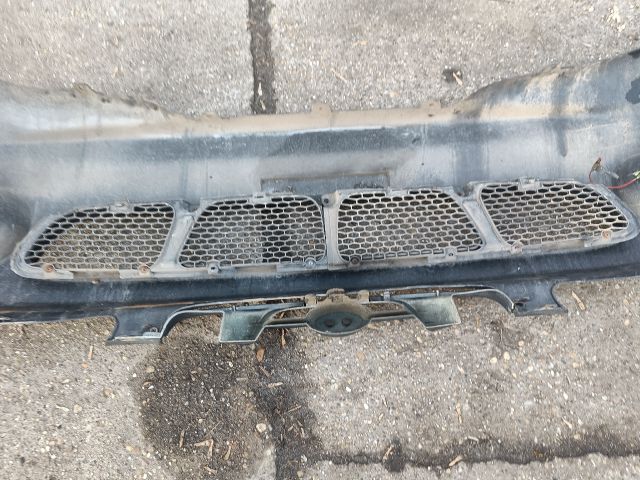 bontott HYUNDAI H-1 Első Lökhárító (Részeivel)