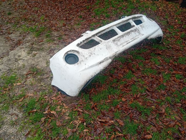 bontott HYUNDAI H-1 Első Lökhárító (Részeivel)