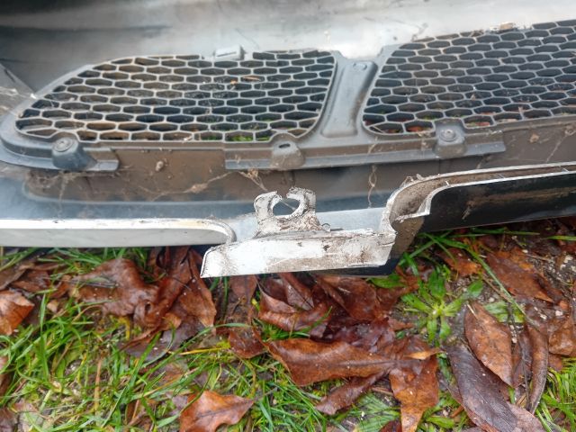 bontott HYUNDAI H-1 Első Lökhárító (Részeivel)