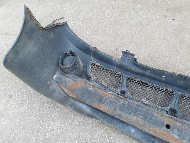 bontott HYUNDAI H-1 Első Lökhárító (Részeivel)