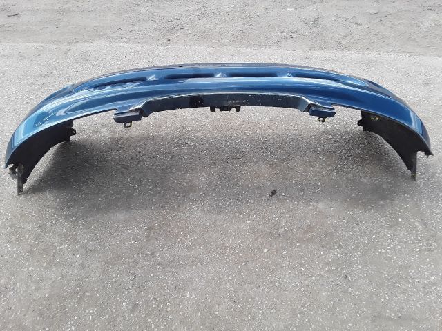 bontott HYUNDAI H-1 Első Lökhárító (Részeivel)