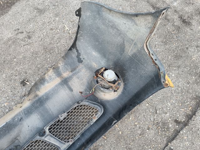 bontott HYUNDAI H-1 Első Lökhárító (Részeivel)