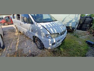 bontott HYUNDAI H-1 Első Lökhárító (Részeivel)