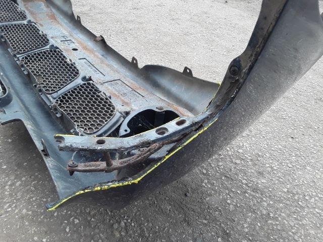 bontott HYUNDAI H-1 Első Lökhárító (Részeivel)