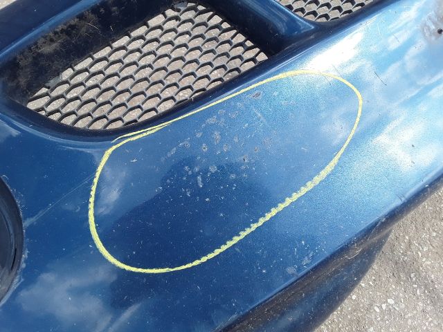 bontott HYUNDAI H-1 Első Lökhárító (Részeivel)