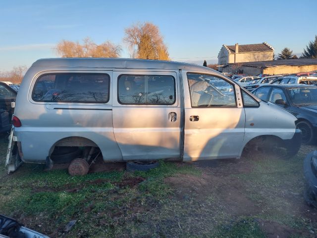 bontott HYUNDAI H-1 Első Lökhárító (Üresen)