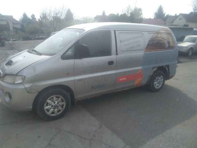 bontott HYUNDAI H-1 Hűtőrács