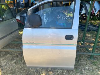 bontott HYUNDAI H200 Bal első Ajtó (Részeivel)