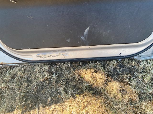 bontott HYUNDAI H200 Bal első Ajtó (Részeivel)