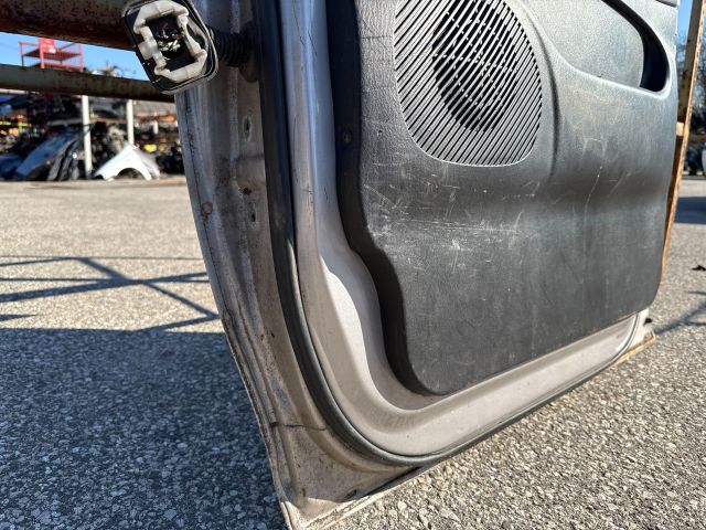 bontott HYUNDAI H200 Jobb első Ajtó (Részeivel)