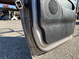 bontott HYUNDAI H200 Jobb első Ajtó (Részeivel)