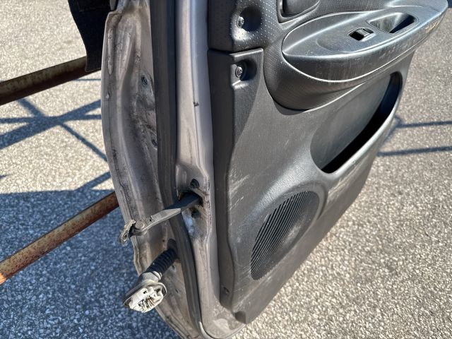 bontott HYUNDAI H200 Jobb első Ajtó (Részeivel)