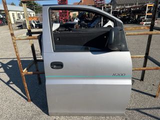 bontott HYUNDAI H200 Jobb első Ajtó (Részeivel)