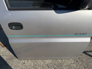 bontott HYUNDAI H200 Jobb első Ajtó (Részeivel)
