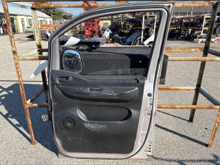 bontott HYUNDAI H200 Jobb első Ajtó (Részeivel)