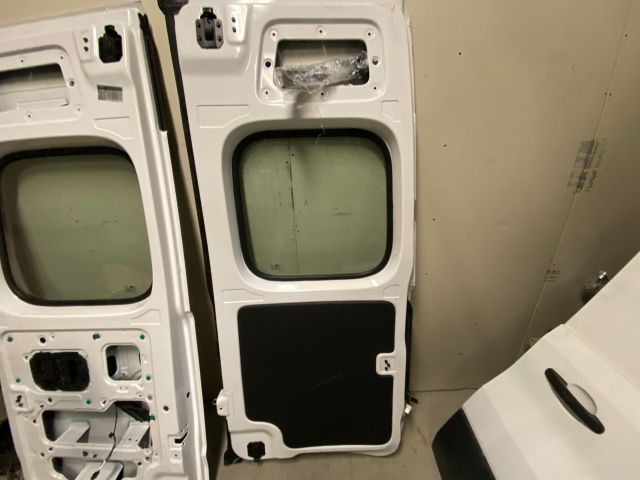 bontott HYUNDAI H350 Bal hátsó Ajtó (Részeivel)