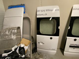bontott HYUNDAI H350 Jobb hátsó Ajtó (Részeivel)