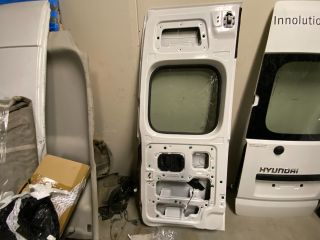 bontott HYUNDAI H350 Jobb hátsó Ajtó (Részeivel)