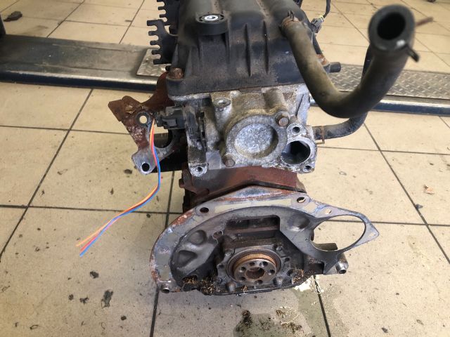 bontott HYUNDAI i10 Motor (Fűzött blokk hengerfejjel)