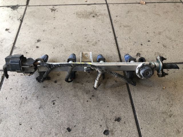 bontott HYUNDAI i10 Porlasztó Sor / Híd