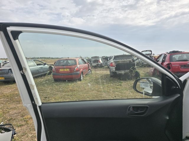 bontott HYUNDAI i10 Bal első Ablak