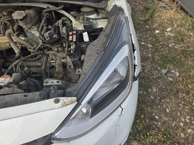 bontott HYUNDAI i10 Bal Fényszóró